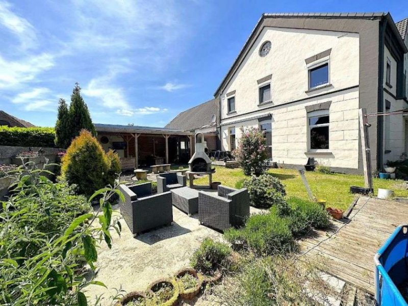 Kleve (Kreis Kleve) MASSIVES HAUS IN VERKEHRSGÜNSTIGER LAGE! ++ SMARTE AUSSTATTUNG ++ NEUE PHOTOVOLTAIK ANLAGE ++ Haus kaufen