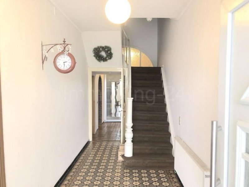 Kleve (Kreis Kleve) MASSIVES HAUS IN VERKEHRSGÜNSTIGER LAGE! ++ SMARTE AUSSTATTUNG ++ NEUE PHOTOVOLTAIK ANLAGE ++ Haus kaufen