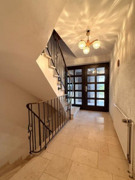 Kleve (Kreis Kleve) Voll unterkellertes Wohnhaus mit Doppelgarage in zentraler Lage der Klever-Oberstadt Haus kaufen