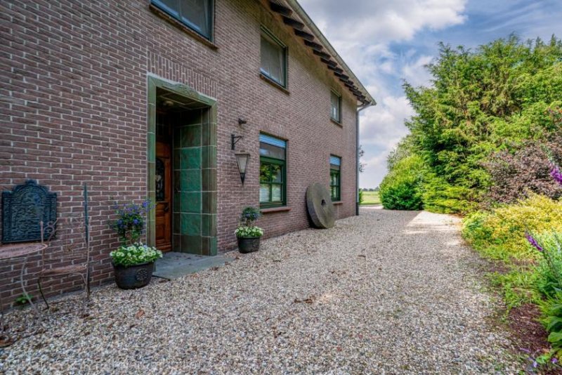 Bedburg-Hau Bedburg-Hau: Hof mit mehreren Wohneinheiten, Café, Scheune und großem Grundstück Haus kaufen