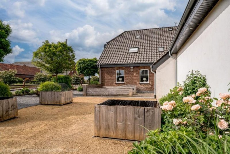 Goch Goch-Pfalzdorf: Kernsanierter Hof mit Einliegerwohnung bietet vielfältige Nutzungsmöglichkeiten Haus kaufen