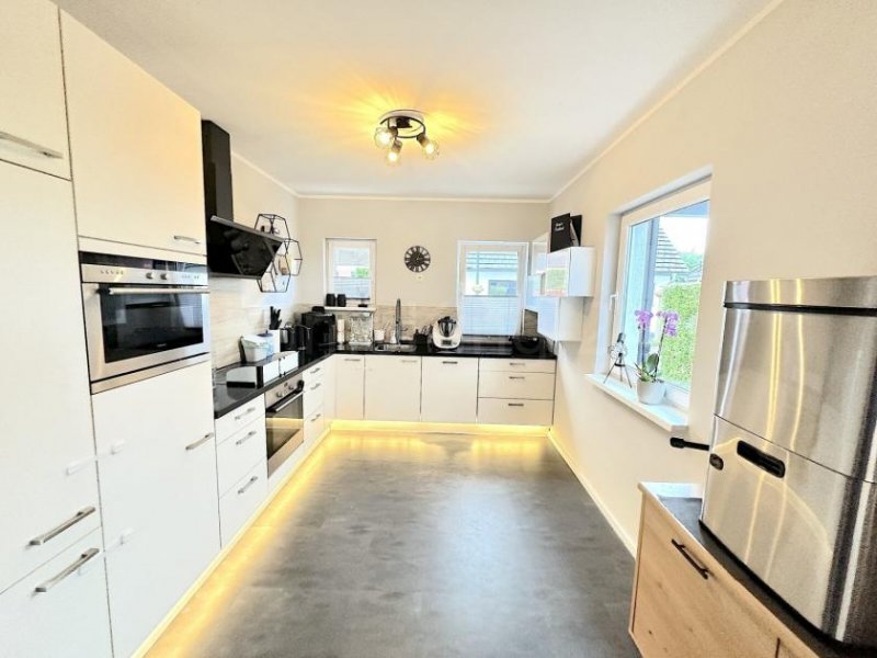 Weeze ++ BESTE LAGE! ++ TOP AUSSTATTUNG! ++ EFH MIT POOL UND VIELEN DETAILS! ++ Haus kaufen