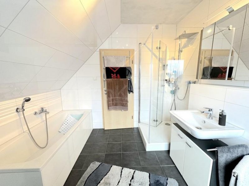 Weeze ++ BESTE LAGE! ++ TOP AUSSTATTUNG! ++ EFH MIT POOL UND VIELEN DETAILS! ++ Haus kaufen