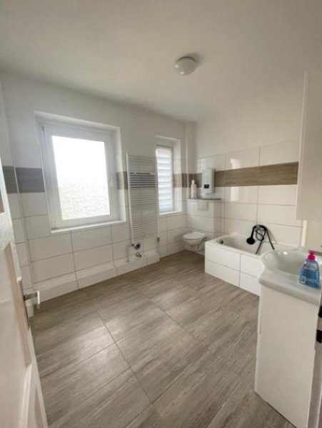 Krefeld RESERVIERT!!!!
Sehr Gepflegtes Mehrfamilienhaus mit soliden Mietverhältnissen im Zentrum Krefelds Haus kaufen