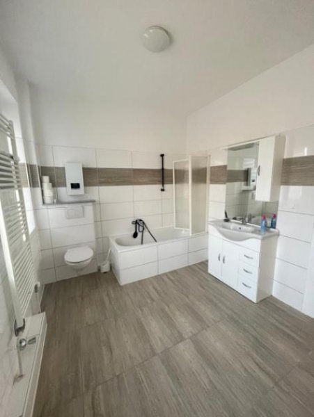 Krefeld RESERVIERT!!!!
Sehr Gepflegtes Mehrfamilienhaus mit soliden Mietverhältnissen im Zentrum Krefelds Haus kaufen