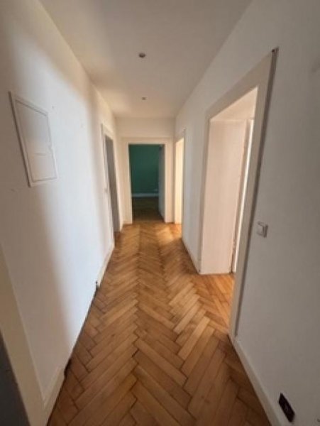 Krefeld RESERVIERT!!!!
Sehr Gepflegtes Mehrfamilienhaus mit soliden Mietverhältnissen im Zentrum Krefelds Haus kaufen