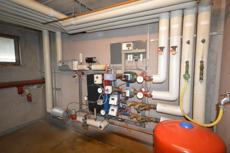 Krefeld Attraktives Immobilienpaket mit 17 Einheiten und 15 TG Stellplätzen. Nachhaltige Rendite von 6%! Gewerbe kaufen