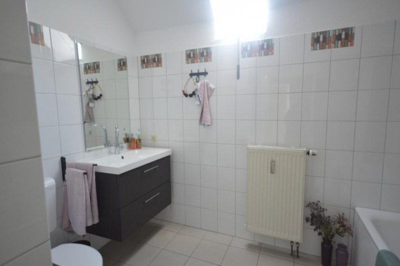 Krefeld Attraktives Immobilienpaket mit 17 Einheiten und 15 TG Stellplätzen. Nachhaltige Rendite von 6%! Gewerbe kaufen