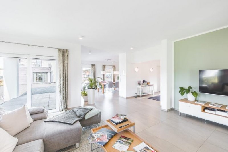 Grefrath Nicht wie alle anderen - Ihr Zuhause mit klarer Linie und viel Platz inkl. Grundstück! Haus kaufen