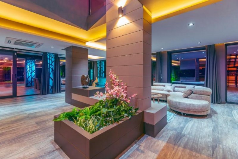 Fethiye Atemberaubende Luxus Villa mit Innen- und Außenpool in guter Lage Haus kaufen
