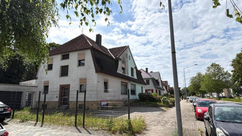 Osnabrück Doppelhaushälfte mit 2 Wohneinheiten und Garagen in Osnabrück-Eversburg Haus kaufen
