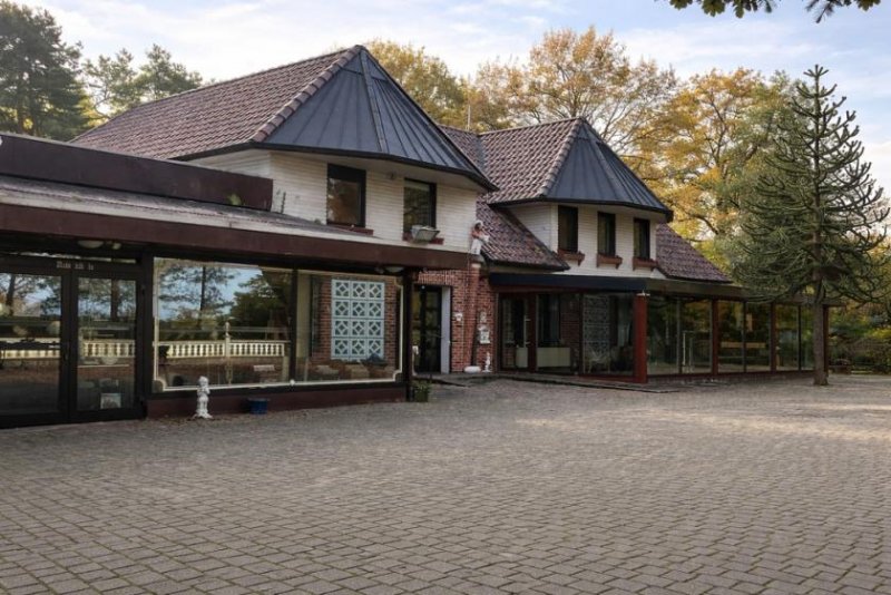 Löningen *BESONDERE CHANCE*
Großzügig wohnen & entwickeln auf ca. 5.000 m² Grundstück Haus kaufen