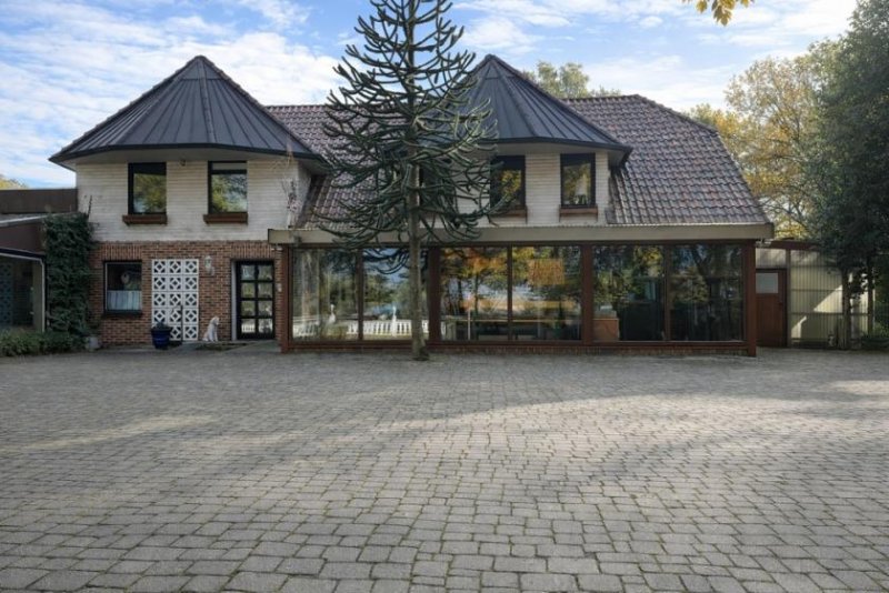 Löningen *BESONDERE CHANCE*
Großzügig wohnen & entwickeln auf ca. 5.000 m² Grundstück Haus kaufen