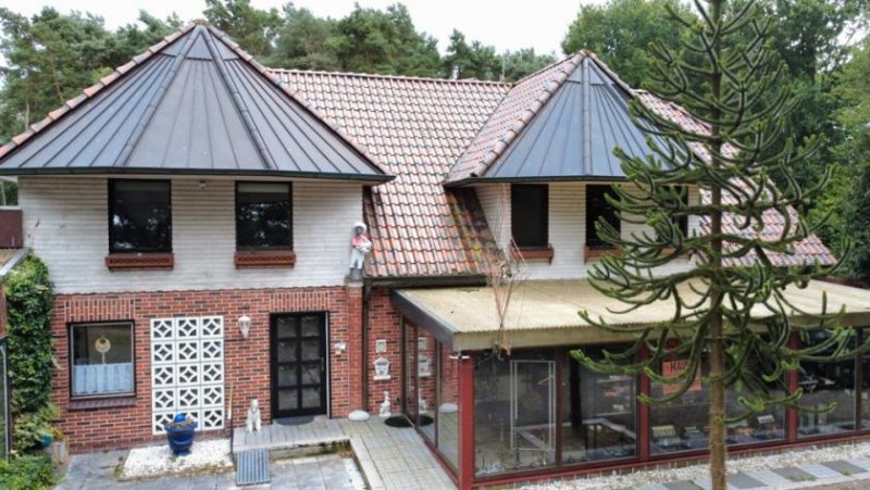 Löningen *BESONDERE CHANCE*
Großzügig wohnen & entwickeln auf ca. 5.000 m² Grundstück Haus kaufen