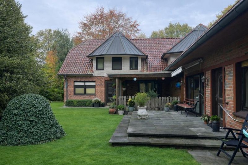 Löningen * Viel Platz auf ca. 5.000 m² * Zweifamilienhaus mit Anbau * Wohnen & Arbeiten möglich * Haus kaufen