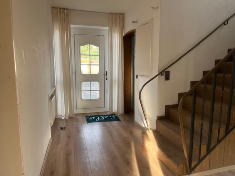 Emlichheim *Familienfreundliches Haus mit Ausbaupotenzial – Großes Grundstück, Garage, Balkon & mehr* Haus kaufen