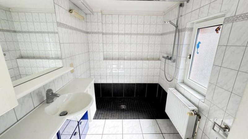 Neuenhaus Einfamilienhaus mit Einliegerwohnung in Neuenhaus; + Baugrundstück-Potenzial Haus kaufen
