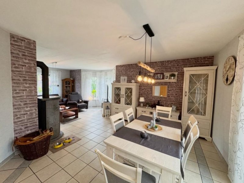Neuenhaus ## RESERVIERT ## Wohnhaus mit Garage in zentraler Lage von Neuenhaus. Haus kaufen