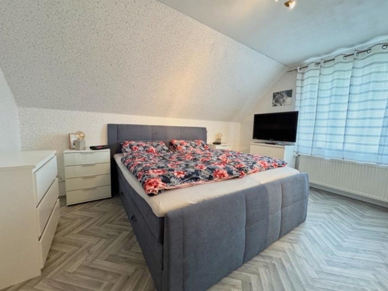 Neuenhaus ## RESERVIERT ## Wohnhaus mit Garage in zentraler Lage von Neuenhaus. Haus kaufen