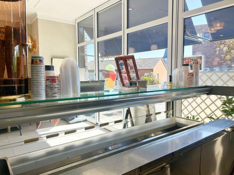 Uelsen Attraktive Gewerbeeinheit im Erdgeschoss mit Eiscafé in zentraler Lage von Uelsen Gewerbe kaufen