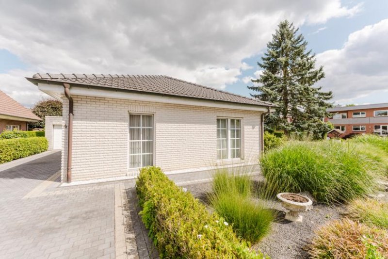 Uelsen Freistehender Bungalow mit Garage in Uelsen Haus kaufen