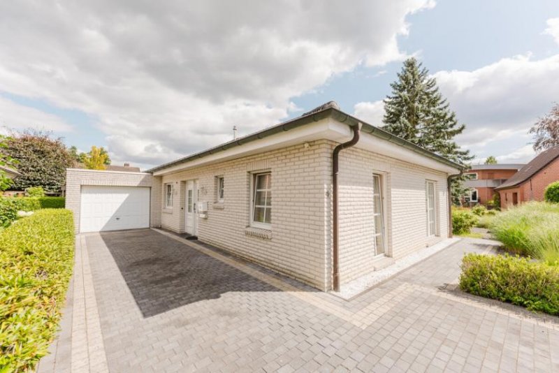 Uelsen Freistehender Bungalow mit Garage in Uelsen Haus kaufen