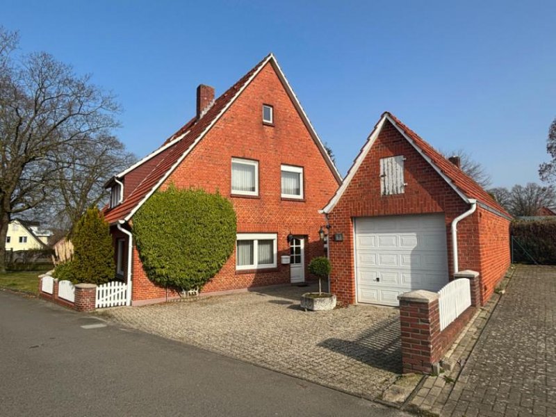 Uelsen Zentral in Uelsen – Großzügiges Einfamilienhaus mit Nebengebäuden; ebenerdiges Wohnen möglich Haus kaufen