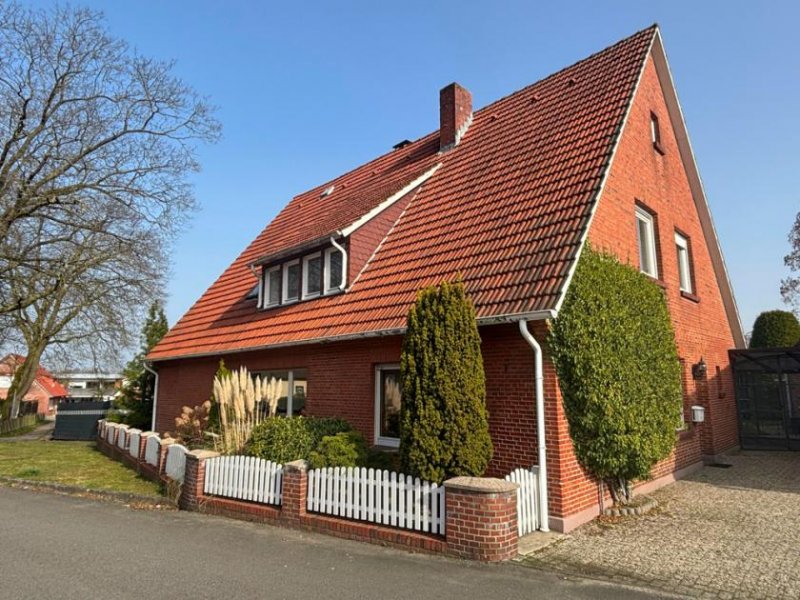 Uelsen Zentral in Uelsen – Großzügiges Einfamilienhaus mit Nebengebäuden; ebenerdiges Wohnen möglich Haus kaufen