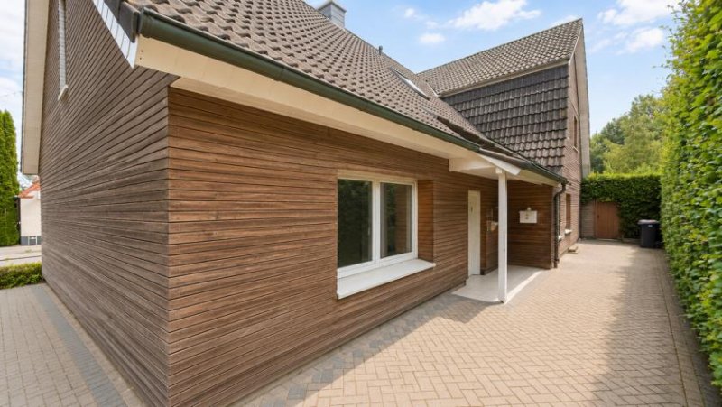 Uelsen Zwei Wohneinheiten, viele Möglichkeiten – gepflegtes Zweifamilienhaus in Uelsen Haus kaufen
