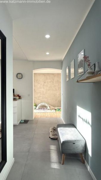 Bergheim Modernisierte 4-Zimmer-EG-Wohnung mit Ruhe-Terrasse in zentraler Lage zu verkaufen Wohnung kaufen