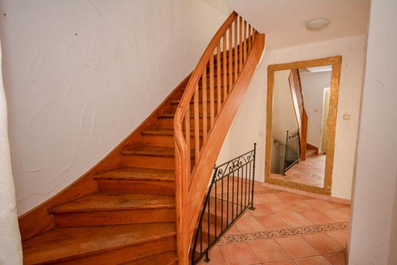 Bergheim Gepflegtes Reihenhaus mit modernisierter Ausstattung, Garten, Keller und zwei Stellplätzen Haus kaufen