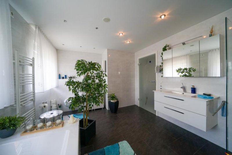 Bergheim *Modernisiert & TOP gepflegt - 2Familienhaus auf großem Süd-Grundstück mit 3 Garagenstellpl. in BM* Haus kaufen