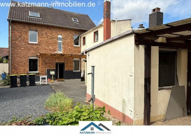 Kerpen Provisionsfrei: Freistehendes Einfamilienhaus mit viel Platz und guter Lage, großer Innenhof inklusive Haus kaufen