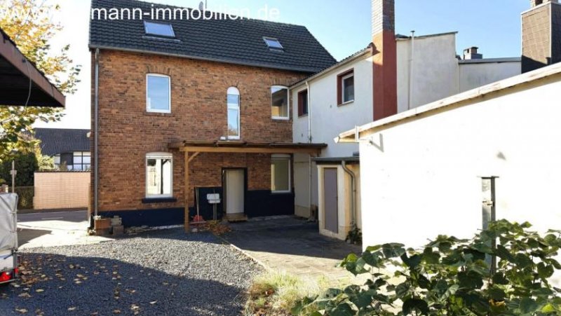 Kerpen Provisionsfrei: Freistehendes Einfamilienhaus mit viel Platz und guter Lage, großer Innenhof inklusive Haus kaufen