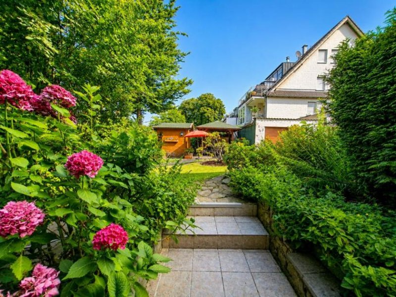 Frechen CITYHOUSE: Schöne Doppelhaushälfte mit Keller, Garten, Garage in bevorzugter Wohnlage Haus kaufen