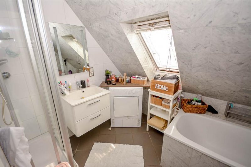 Brühl 2 für 1! Großzügige Dachgeschosswohnung plus Apartment, zentral in Brühl Wohnung kaufen
