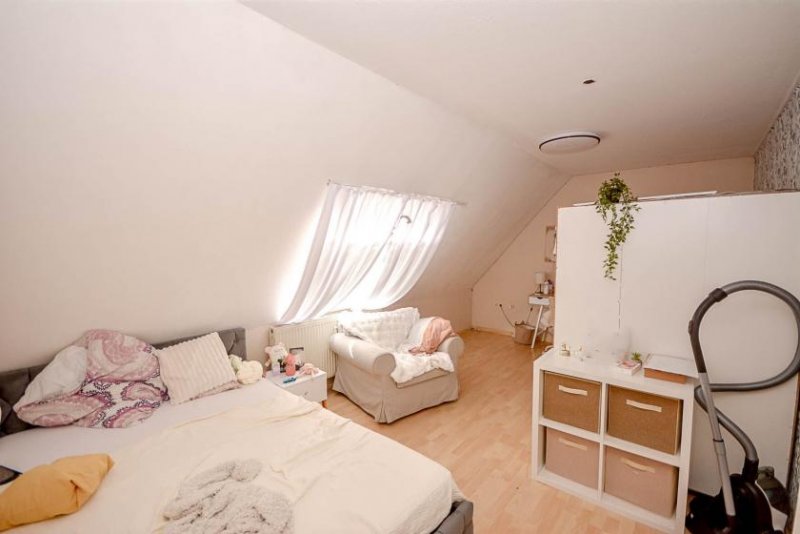 Brühl 2 für 1! Großzügige Dachgeschosswohnung plus Apartment, zentral in Brühl Wohnung kaufen