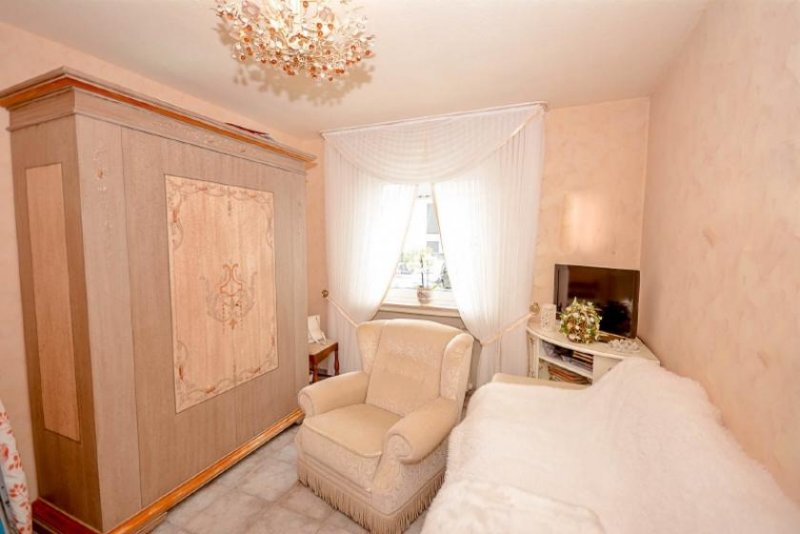 Brühl Gepflegte Dreizimmerwohnung mit eigenem Garten in Zentrumsnähe Wohnung kaufen