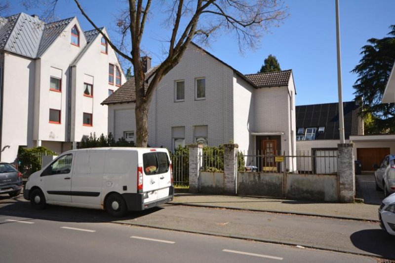 Brühl Kernsanierung oder Neubau: Freistehendes Einfamilienhaus in Toplage Haus kaufen