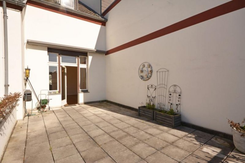 Brühl Wohn- und Geschäftshaus mit Charme, Garten und zentraler Lage Haus kaufen