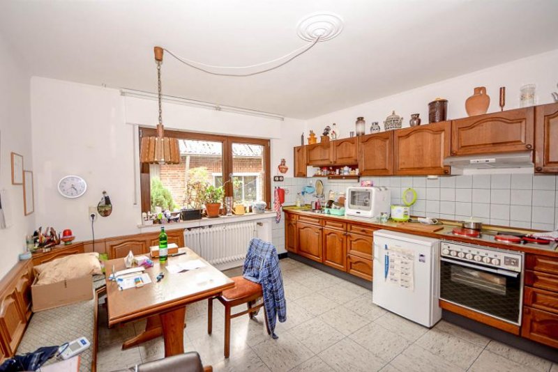 Hürth Einfamilienhaus mit sehr großem Grundstück und Lagerhalle in Fischenich Haus kaufen