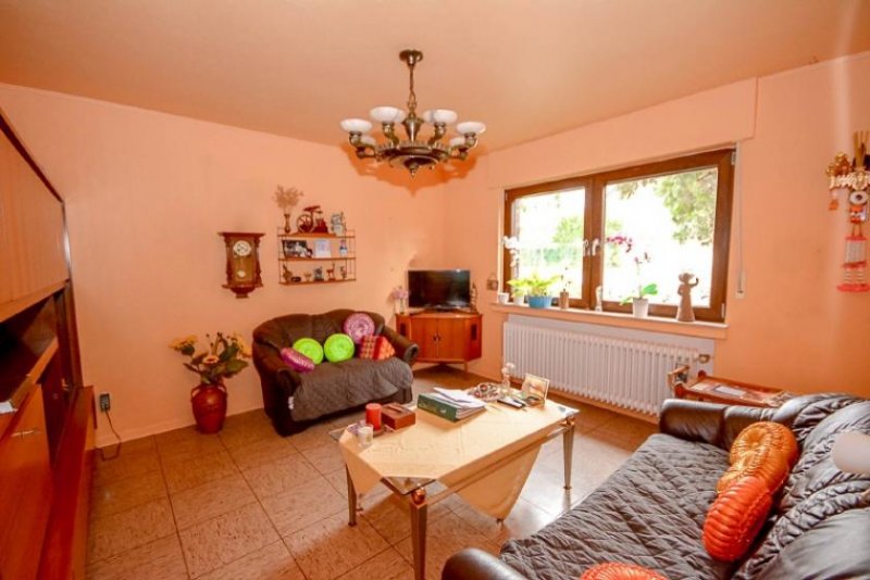 Hürth Einfamilienhaus mit sehr großem Grundstück und Lagerhalle in Fischenich Haus kaufen