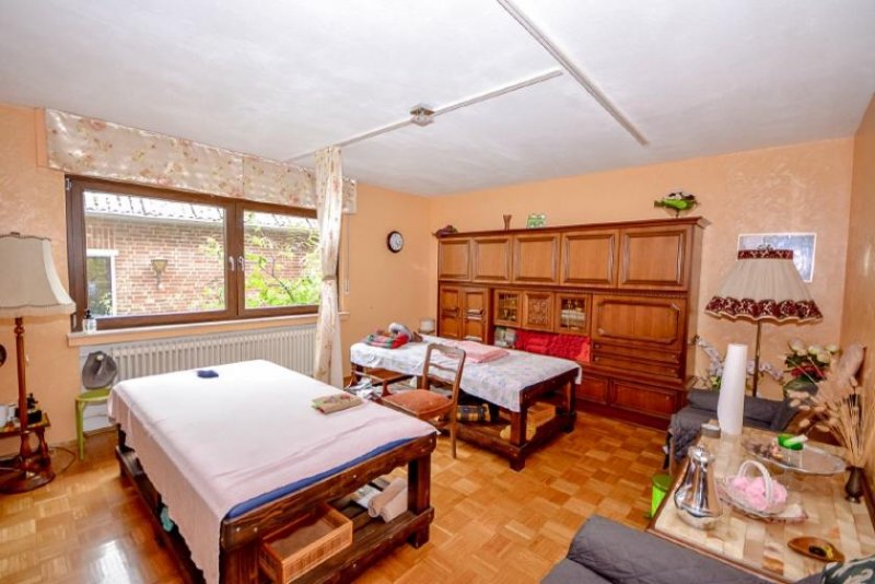 Hürth Einfamilienhaus mit sehr großem Grundstück und Lagerhalle in Fischenich Haus kaufen