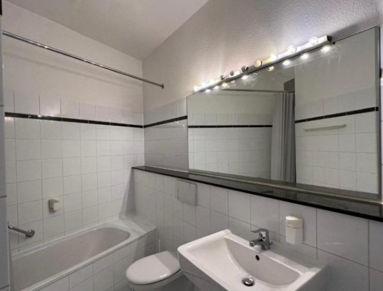 Hürth Kapitalanlage oder Eigenbezug: 2-Zimmer-Wohnung mit Dachterrasse - Einbauküche & Top-Lage in Hürth Wohnung kaufen