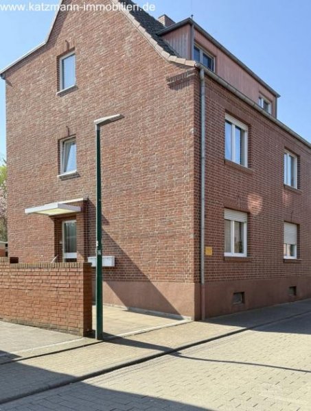 Hürth Mehrfamilienhaus + Garagen + 747 m² großes Grundstück zu verkaufen Haus kaufen