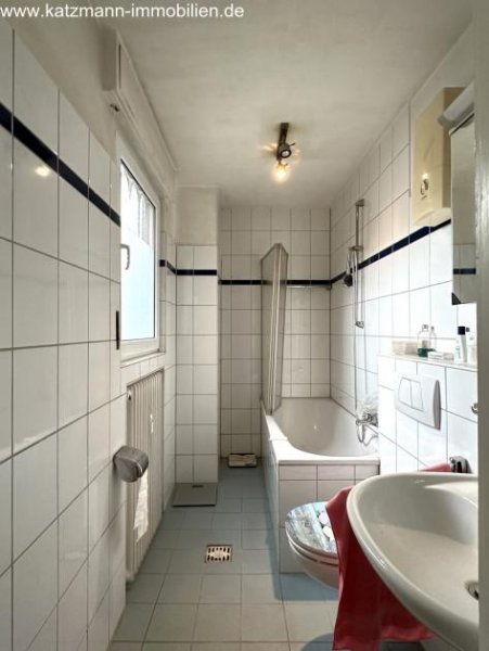 Hürth Mehrfamilienhaus + Garagen + 747 m² großes Grundstück zu verkaufen Haus kaufen