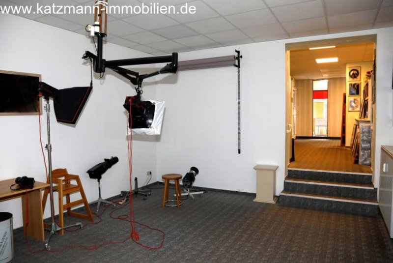 Hürth Wohn- und Geschäftshaus + Garagen + 1.186 m² großes Grundstück zu verkaufen Haus kaufen