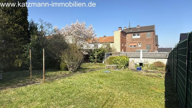 Hürth Wohn- und Geschäftshaus + Garagen + 1.186 m² großes Grundstück zu verkaufen Haus kaufen