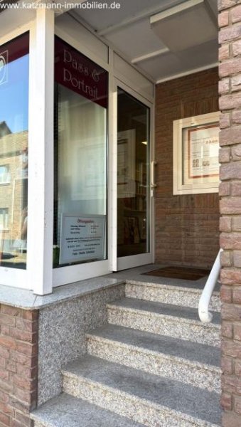 Hürth Wohn- und Geschäftshaus + Garagen + 1.186 m² großes Grundstück zu verkaufen Haus kaufen