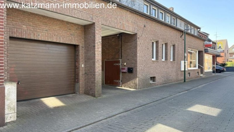 Hürth Wohn- und Geschäftshaus + Garagen + 1.186 m² großes Grundstück zu verkaufen Haus kaufen